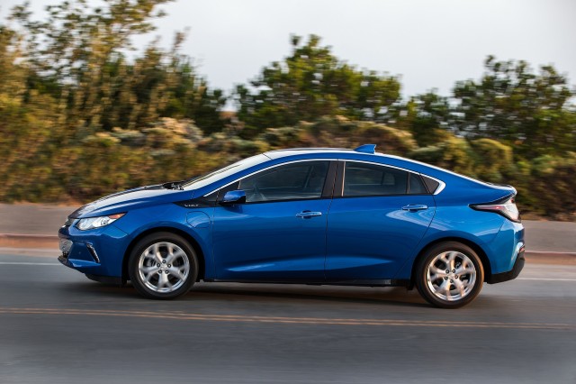 2018 Chevrolet Volt plug-in hybrid carries over with few changes (updated)