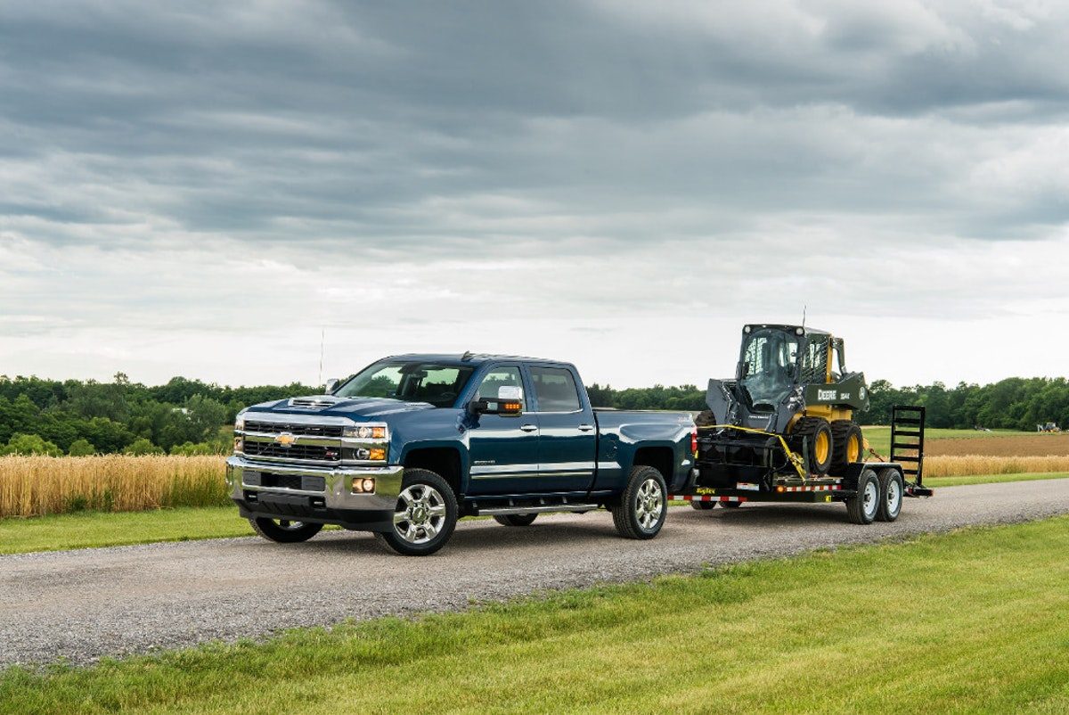 Silverado 2500 can tow 18,100 pounds and do it with finesse